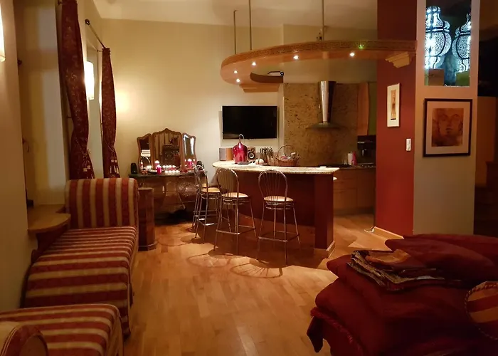 Unique Luxury Studio On Market Square